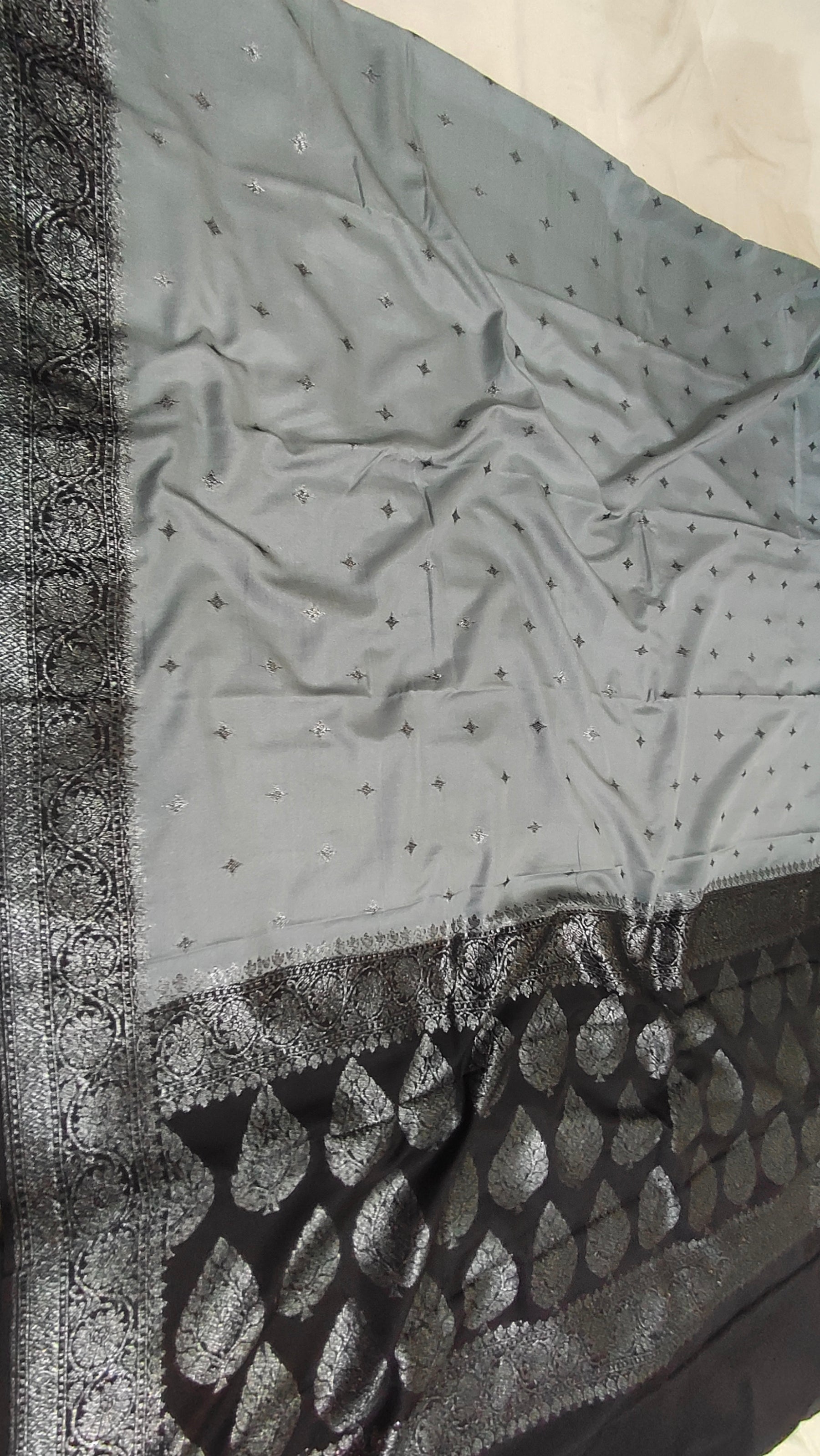 Katan Silk Handloom Banarasi Saree - THE WEAVER