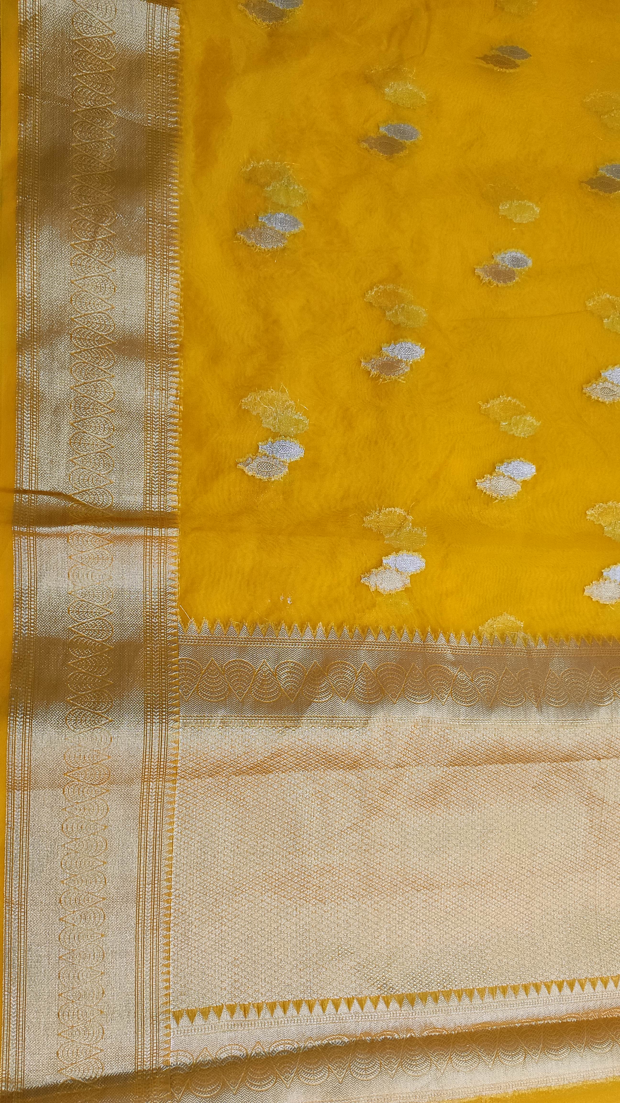 The Weaver's Organza Banarasi Saree With Gold And Silver Buti - THE WEAVER