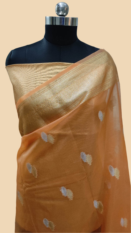 The Weaver's Organza Banarasi Saree With Gold And Silver Buti - The Weaver Banaras