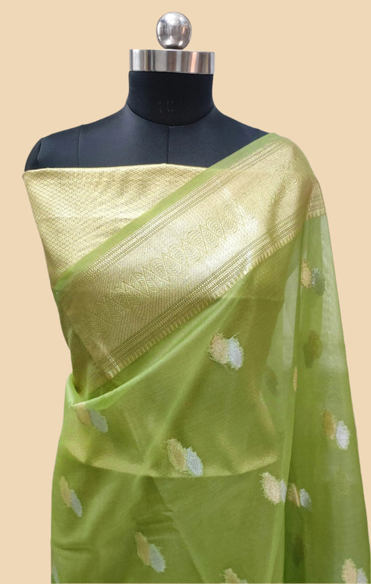 The Weaver's Organza Banarasi Saree With Gold And Silver Buti - The Weaver Banaras