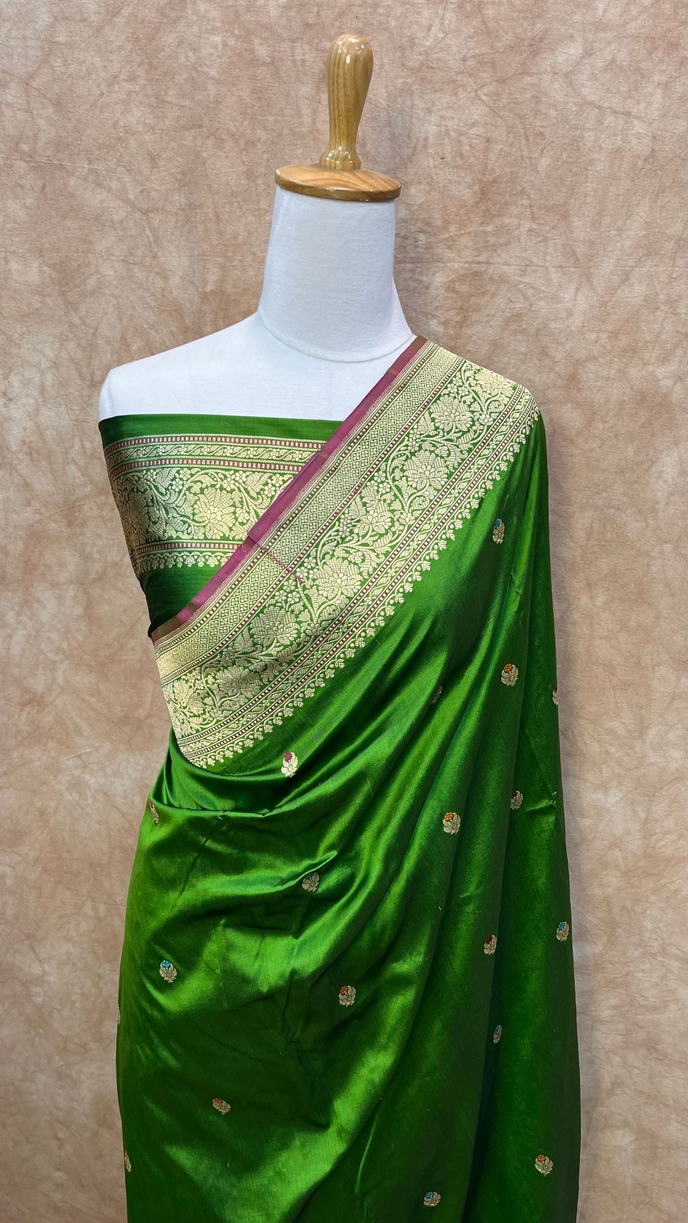 Pure Katan silk Handloom Banarasi Saree-Green - THE WEAVER